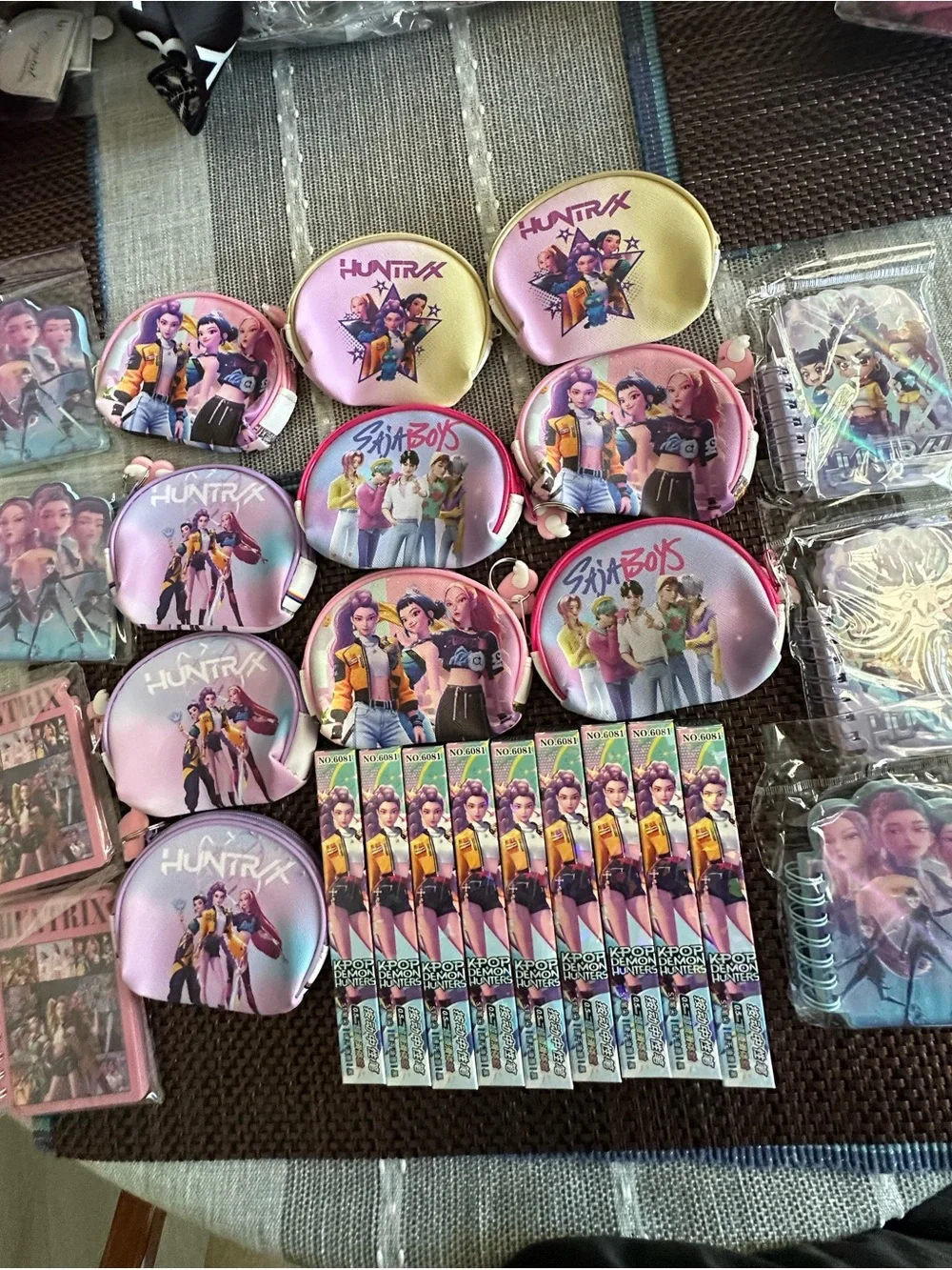 K-pop Demon Hunters Huntryx bundle